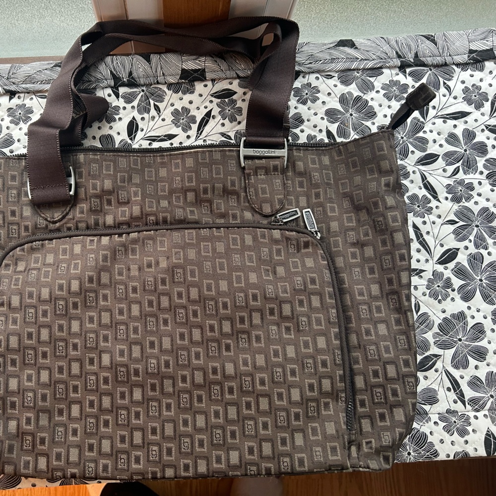 GUC Baggallini Brown Geometric Jacquard Shoulder Bag